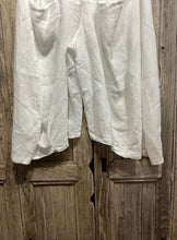 Preloved SUZY D, White Linen Cullottes