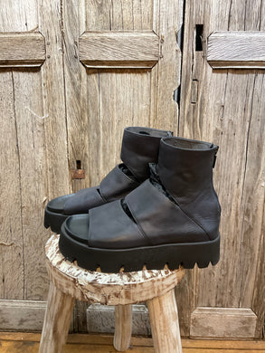 Preloved Lofina Chunky Black Leather Sandal/Boot