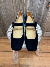 Preloved Penelope Chilvers Velvet Shoe