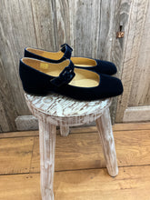 Preloved Penelope Chilvers Velvet Shoe