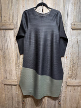 Preloved Thanny Black & Green Crinkle Dress