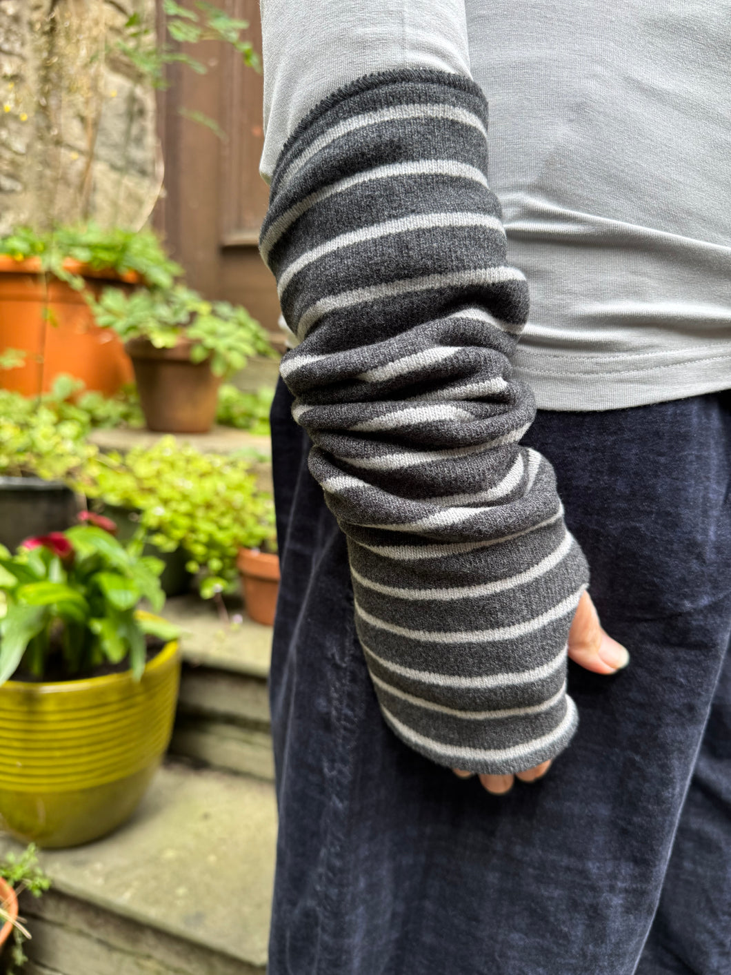 Mama B COTTO Riga Antracite Wrist Gloves AW25