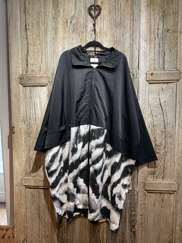 Preloved NESLAY Black Oversized Coat with Pattern Detail Hem