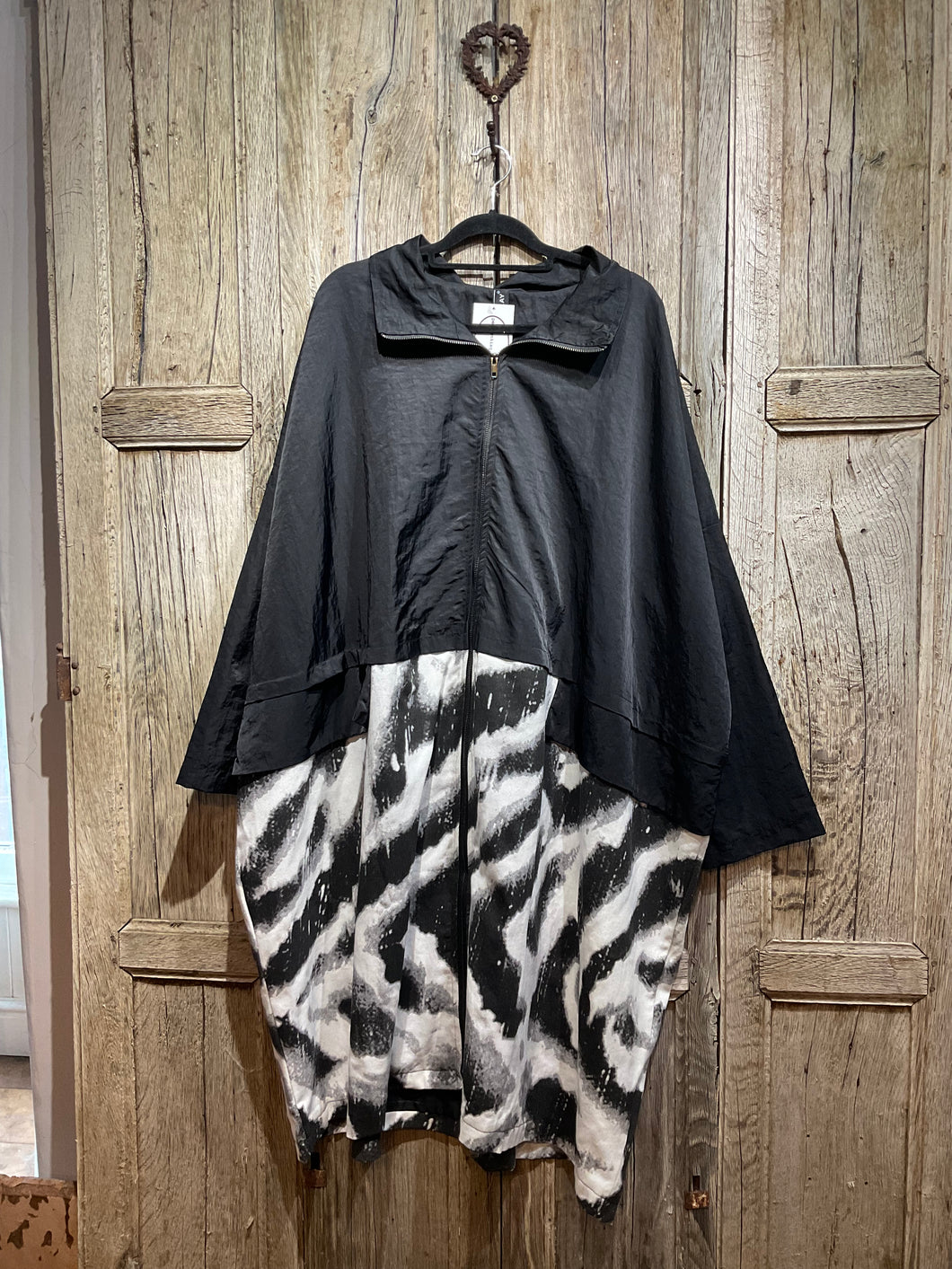 Preloved NESLAY Black Oversized Coat with Pattern Detail Hem