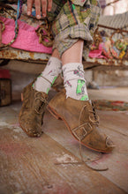 Preloved Magnolia Pearl Hand-Stitched Howard Oxfords