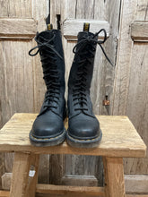 Preloved Dr. Marten Black Boots
