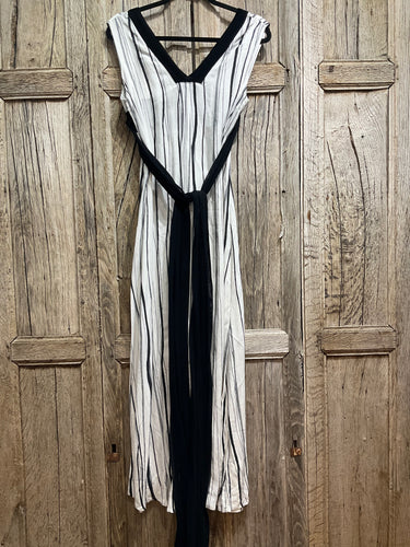 Preloved Ozai-N-Ku, Black and White Dress