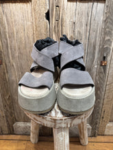 Preloved Lofina Grey Sandals