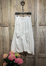 Preloved SUZY D, White Linen Cullottes