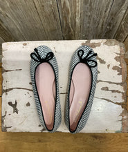 Preloved Black & White Pumps