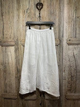 Preloved SUZY D, White Linen Cullottes