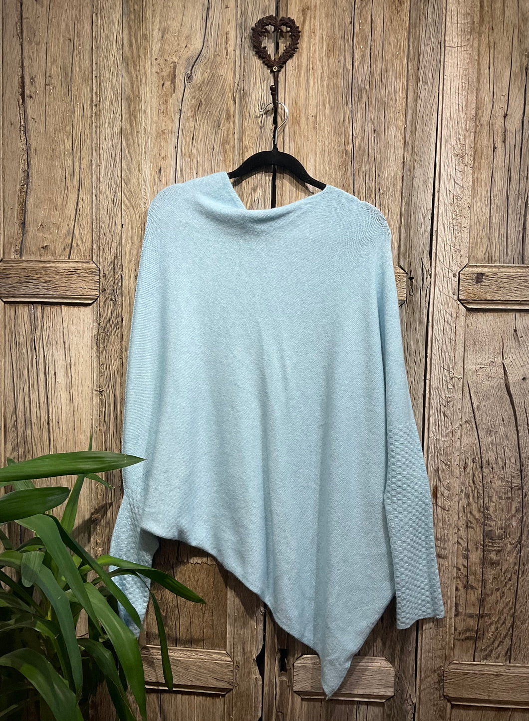 Preloved ERIKA Pale Blue Off-the-Shoulder Jumper