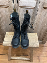 Preloved Dr. Marten Black Boots