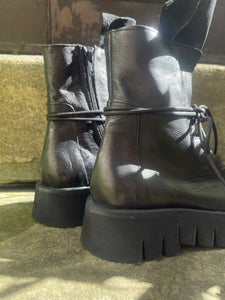 1725.a Black Leather Lace Up Boot