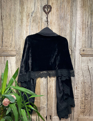 Preloved NO LABEL Luxurious Black Velvet & Crochet Shawl