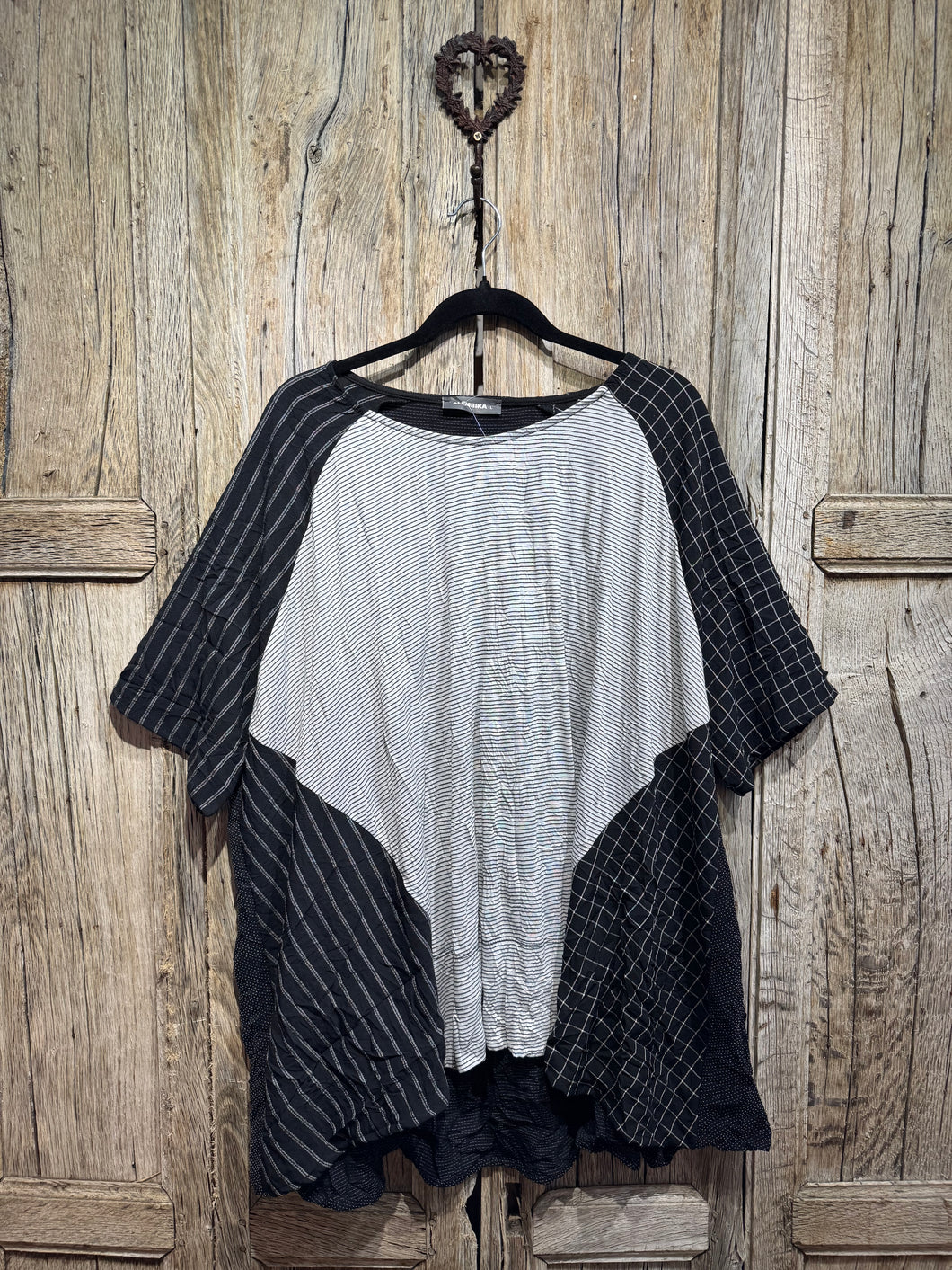 Preloved Alembika Black & White Top