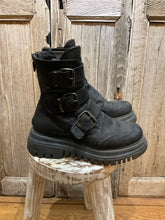 Preloved Lofina Black Leather Boots