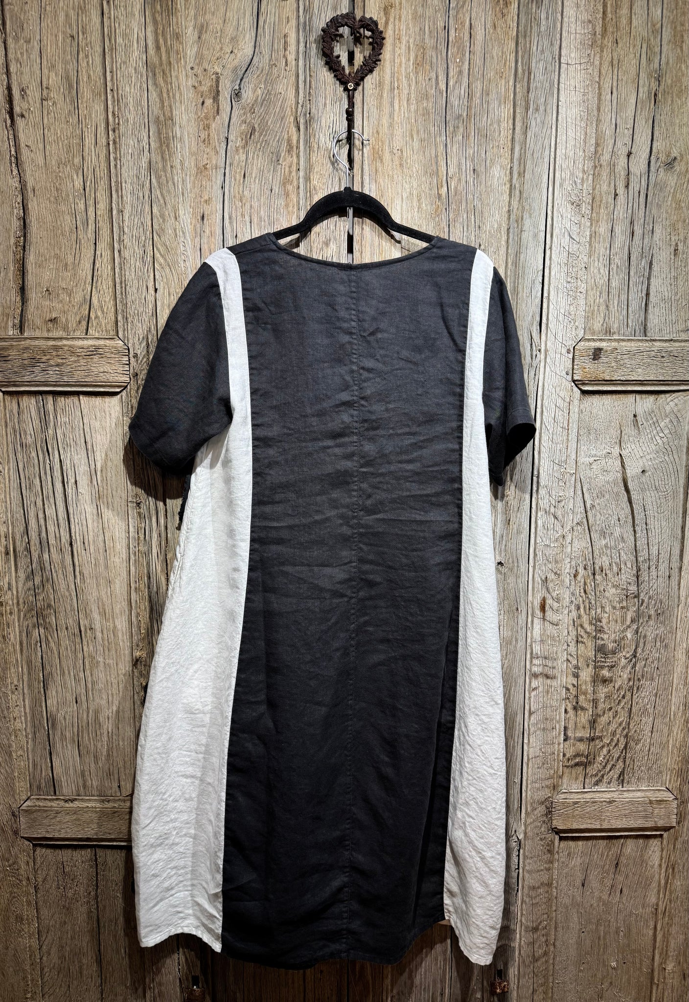 Grizas Black & White Appliqu Linen Dress 91830-L532 SS26 Dotclothing UK Grizas Black & White Appliqu Linen Dress 91830-L532 SS26 Dotclothing UK