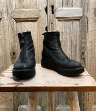 Preloved Zip Detail Leather Boots