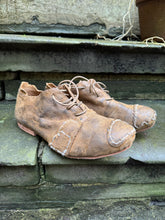 Preloved Magnolia Pearl Hand-Stitched Howard Oxfords