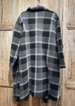 Preloved (NO LABEL) Edge to Edge Black & Grey Check Coat