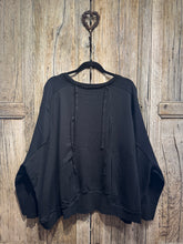 Plü Black Wide Short Sweater One Size 2105 AW25