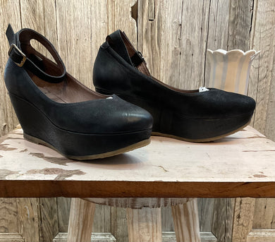 Preloved Lofina, Black Wedged Shoes