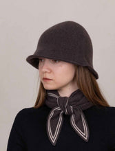 Bronte Spindle-shaped Knitted Cashmere Scarf Cacao OR25-NS01
