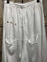 Preloved SUZY D, White Linen Cullottes