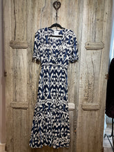 Preloved No Label Blue/Cream Maxi Dress