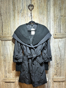 Preloved Icon Black Coat