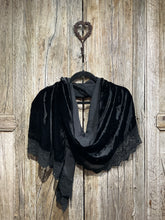 Preloved NO LABEL Luxurious Black Velvet & Crochet Shawl