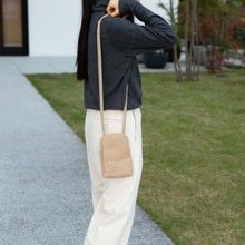 SIWA 紙和 - Brown Phone Bag