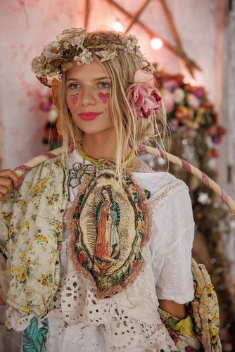 Magnolia Pearl Mary Jabot with Roses 072