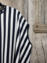 Preloved Gozzip Black and White Stripe Top