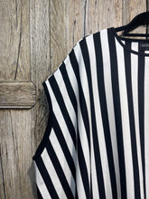 Preloved Gozzip Black and White Stripe Top